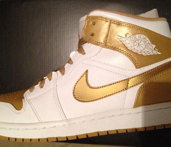 Air Jordan 1 Golden Moments