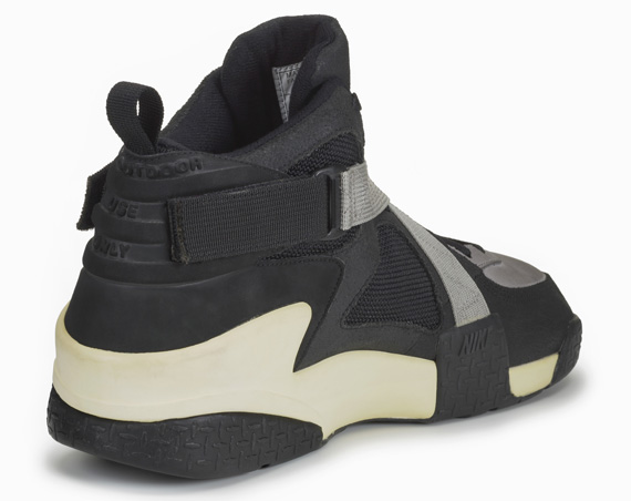 20 Years Of Nike Basketball Design: Air Raid (1992) - SneakerNews.com