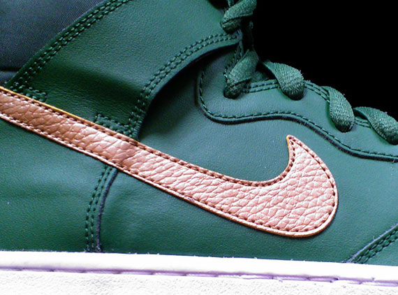 Nike SB Dunk High "St. Patrick's Day" 2013 - SneakerNews.com