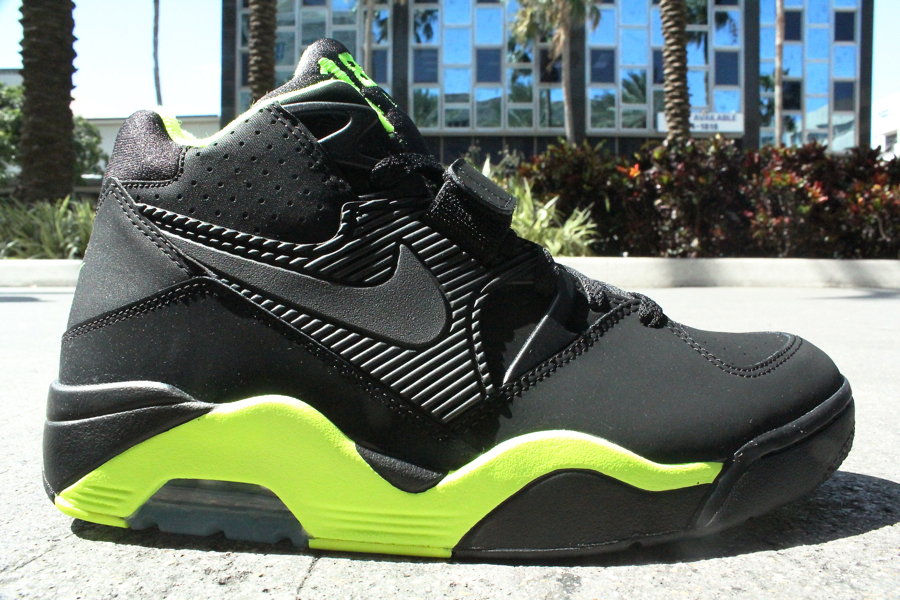 nike-sportswear-black-volt-pack-arriving-at-retailers-3 Nike Sportswear Black Volt Pack Arriving At Retailers 3