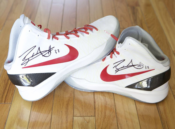 Nike Zoom Hyperdunk 2011 Elite - Blake Griffin Autographed PE ...