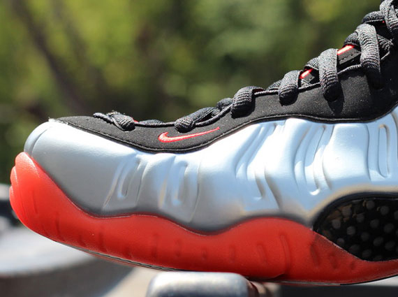 foamposite black and bright crimson