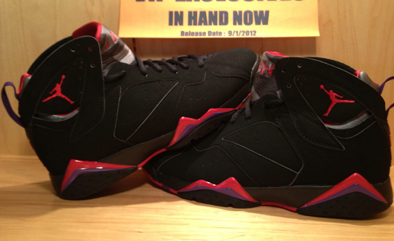 black and red 7s