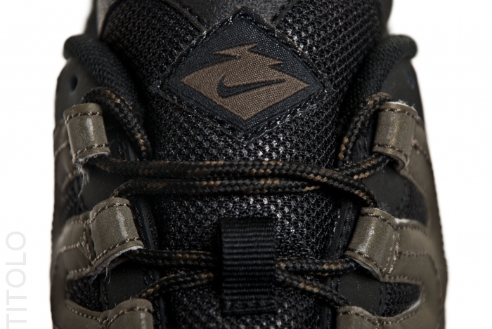 Nike Air Max Humara Black Silver Sage Deep Smoke 4