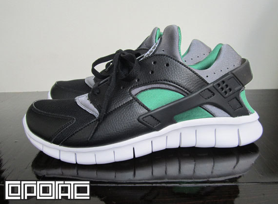 Nike Huarache Free Runner Black Cool Grey Dark Pine 2