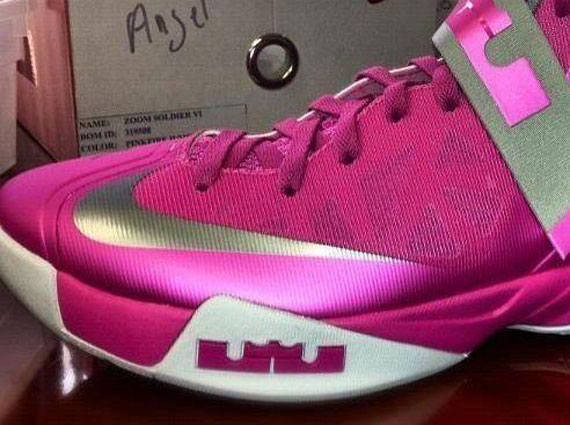 pink nike basketball shoes