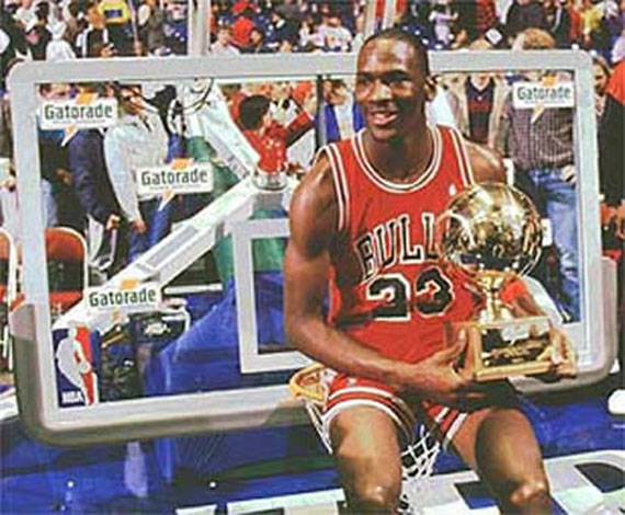 Michael Jordan Wins His First Dunk Contest - Sneakernews.com