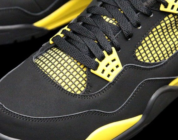 Air Jordan IV “Thunder” 2012 Retro