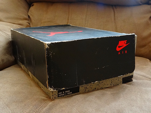 air-jordan-v-white-black-fire-red-michael-jordan-pe-23-autograph-02 Air Jordan V White Black Fire Red Michael Jordan Pe 23 Autograph 02