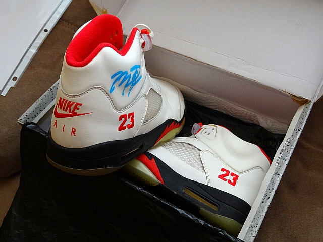 air-jordan-v-white-black-fire-red-michael-jordan-pe-23-autograph-05 Air Jordan V White Black Fire Red Michael Jordan Pe 23 Autograph 05