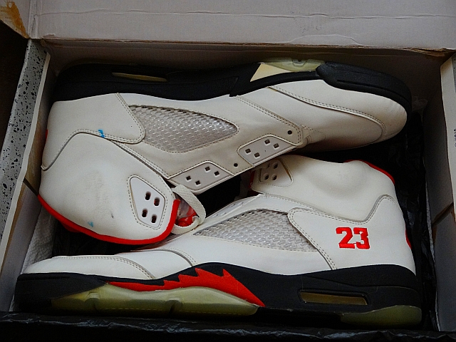 air-jordan-v-white-black-fire-red-michael-jordan-pe-23-autograph-06 Air Jordan V White Black Fire Red Michael Jordan Pe 23 Autograph 06