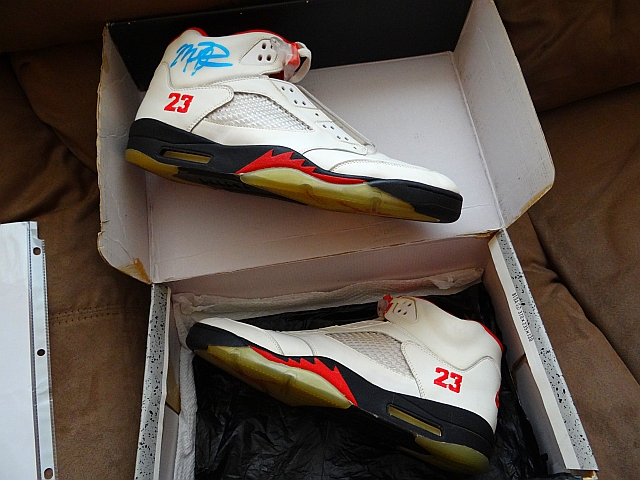 air-jordan-v-white-black-fire-red-michael-jordan-pe-23-autograph-07 Air Jordan V White Black Fire Red Michael Jordan Pe 23 Autograph 07