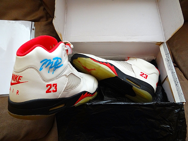 air-jordan-v-white-black-fire-red-michael-jordan-pe-23-autograph-08 Air Jordan V White Black Fire Red Michael Jordan Pe 23 Autograph 08