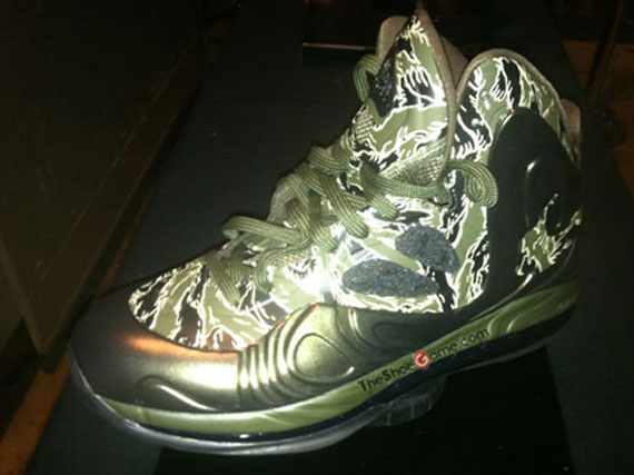 camo Nike pink air max hyperposite 1