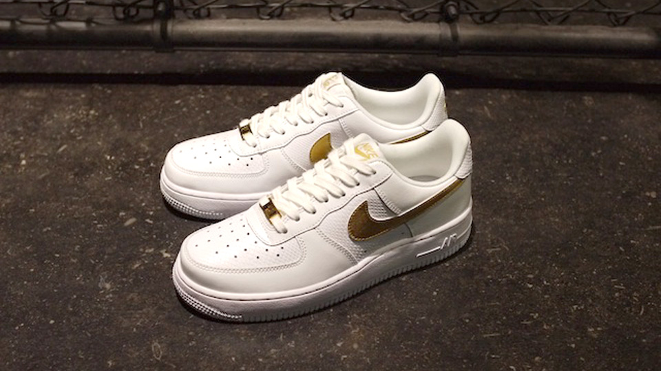 nike-air-force-1-low-white-metallic-gold-1 Nike Air Force 1 Low White Metallic Gold 1
