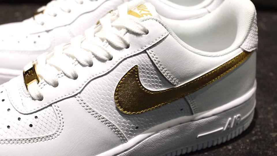 nike-air-force-1-low-white-metallic-gold-4 Nike Air Force 1 Low White Metallic Gold 4