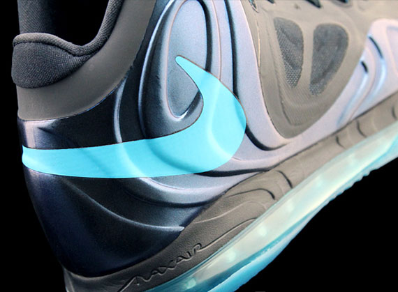 Nike Air Max Hyperposite "Iridescent Blue"