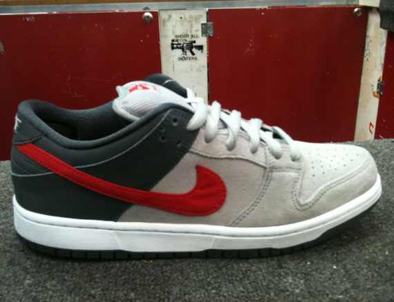 Nike Sb Dunk Low Black Grey Red 2