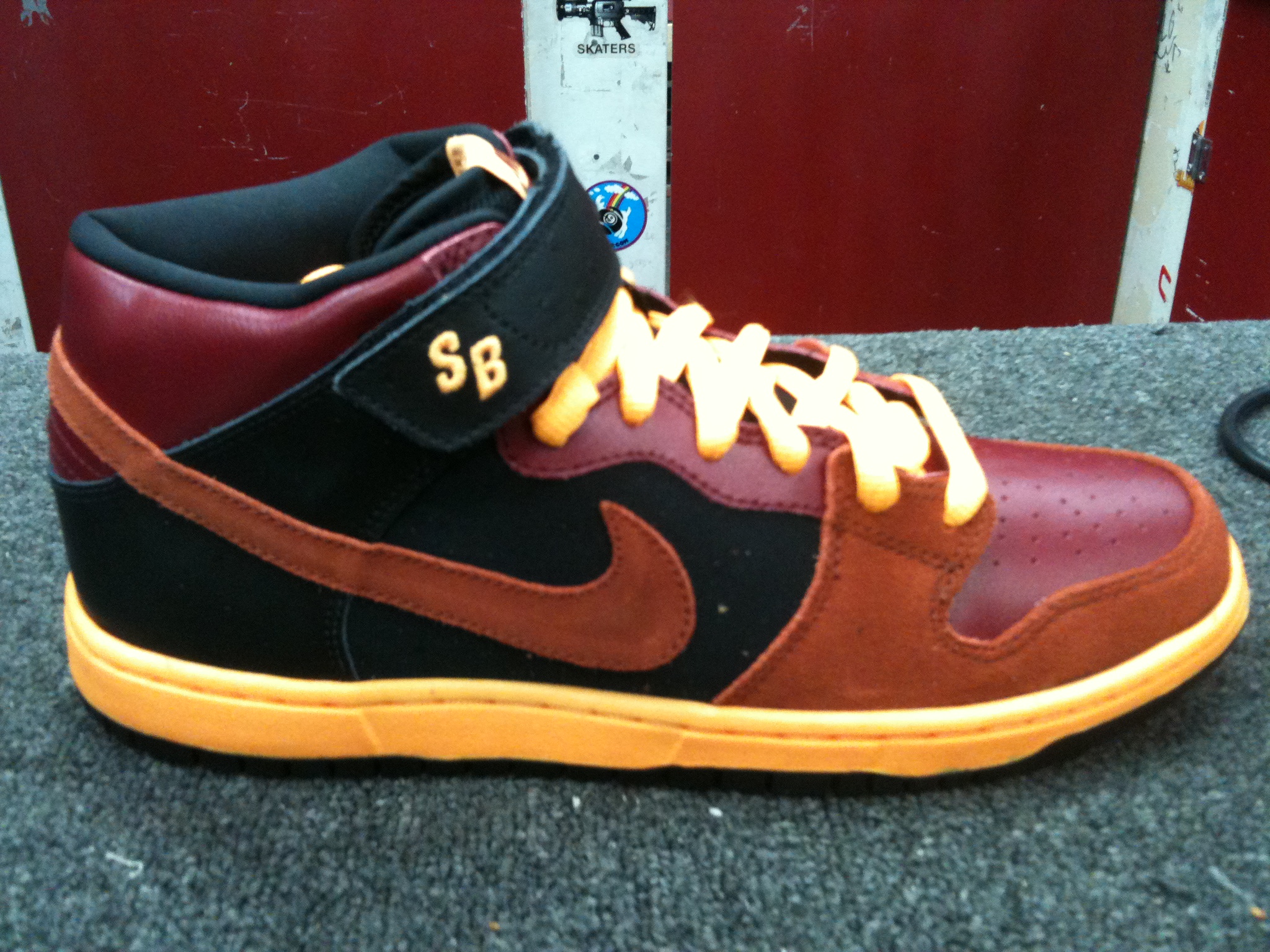 nike-sb-dunk-mid-brown-black-1 Nike Sb Dunk Mid Brown Black 1