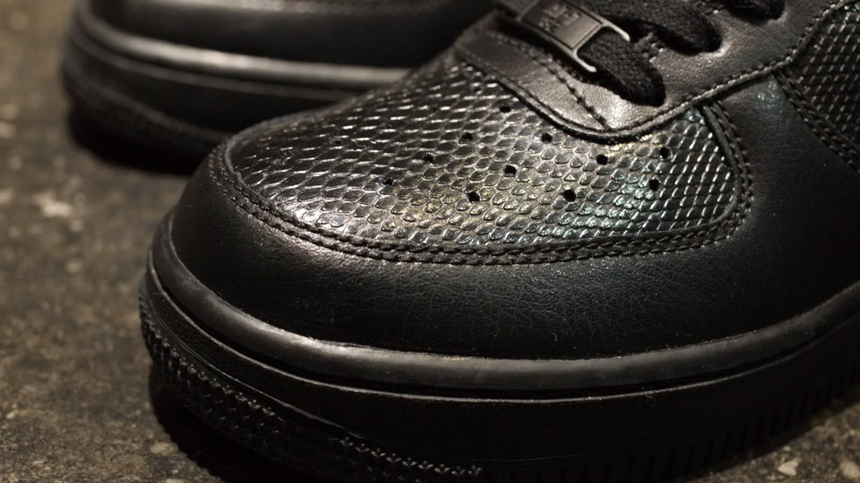 nike-wmns-air-force-1-low-black-silver-5 Nike Wmns Air Force 1 Low Black Silver 5