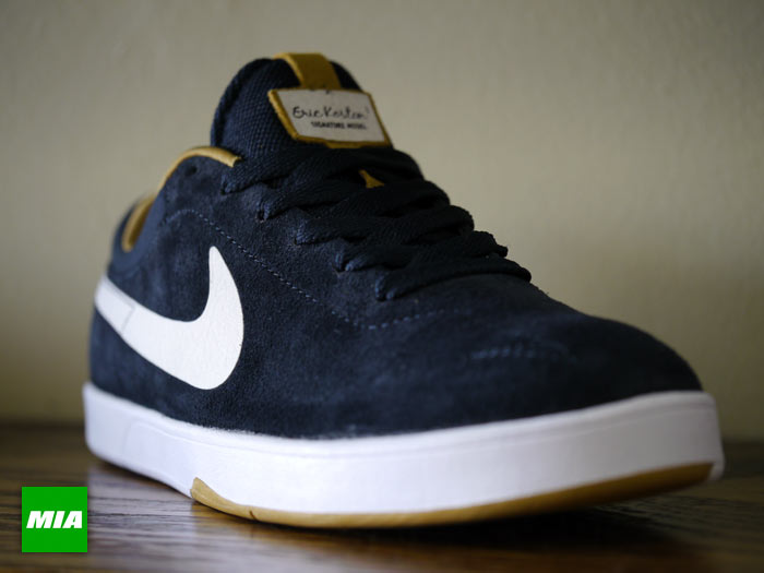 Nike Zoom Koston 1 Dark Obsidian White Metallic Gold 2