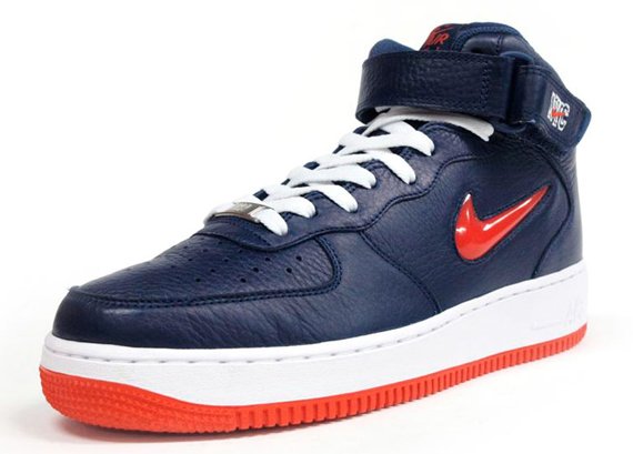 Kicks Deals Canada on X: Sizes are coming and going for the Air Force 1  Jewel in NYC Midnight Navy. This clean pair is a love letter to New  York's love of