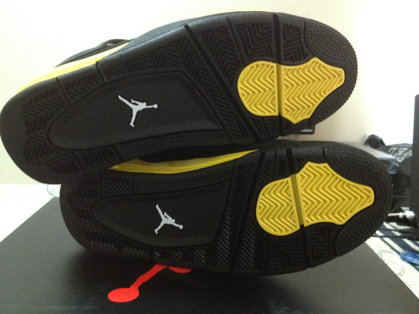 air-jordan-iv-thunder-available-early-02 Air Jordan Iv Thunder Available Early 02