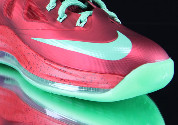 “Christmas” Nike LeBron X – New Images