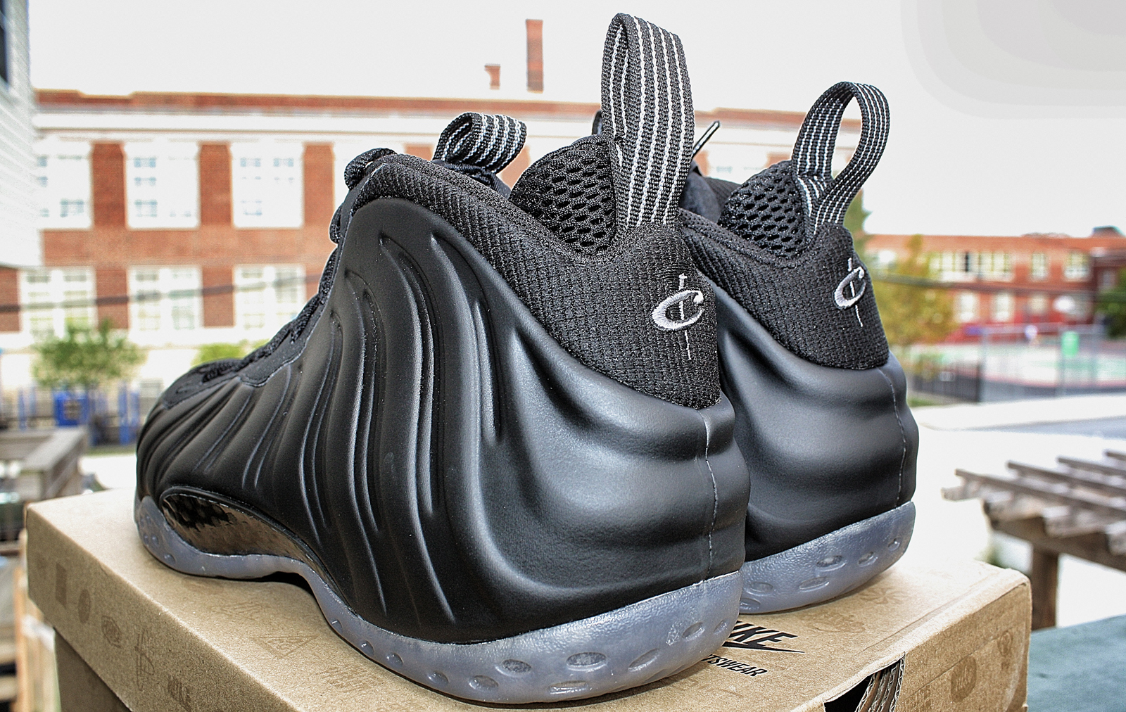nike-air-foamposite-one-stealth-detailed-images-05 Nike Air Foamposite One Stealth Detailed Images 05