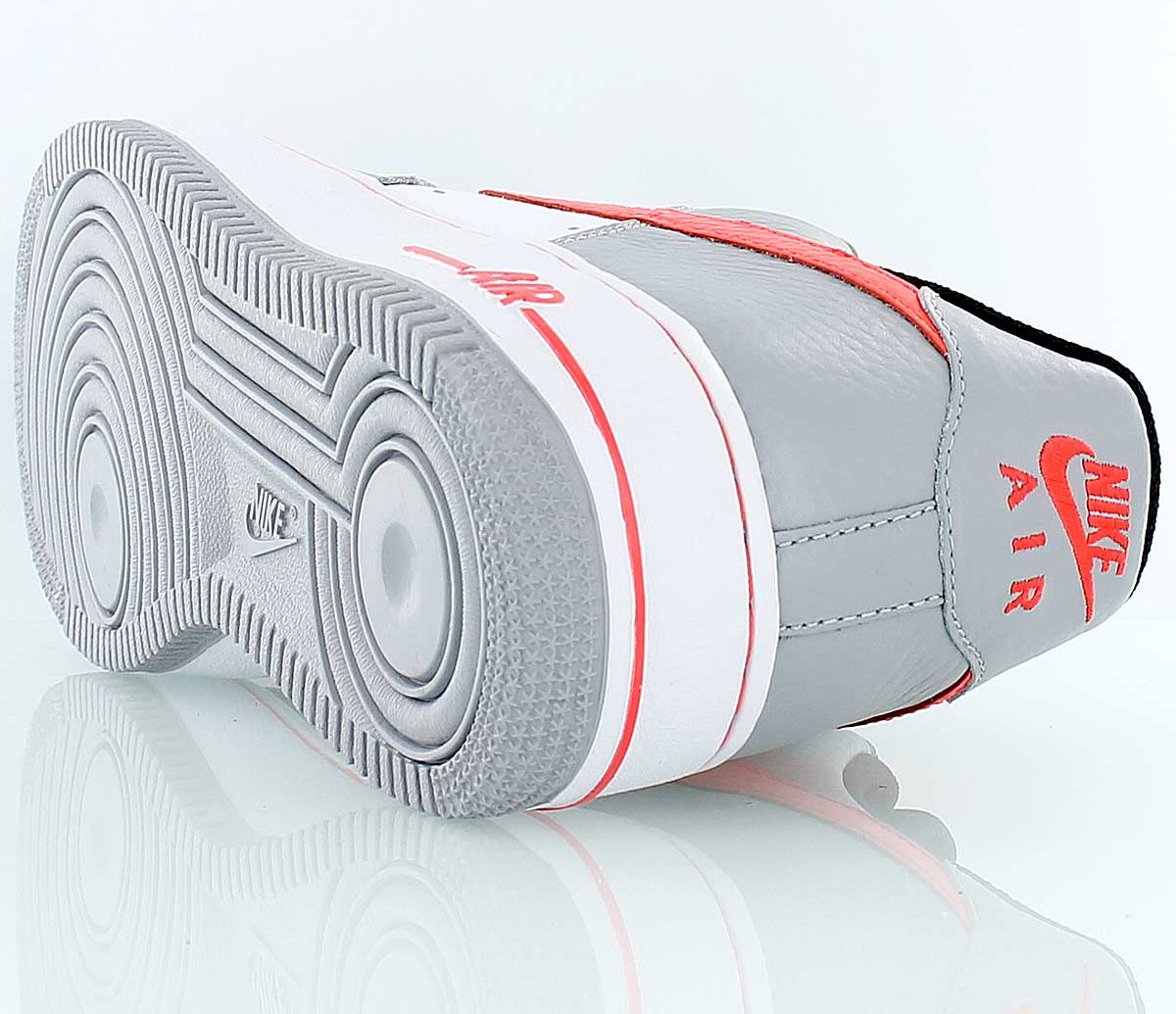 nike-air-force-1-low-grey-bright-crimson-3 Nike Air Force 1 Low Grey Bright Crimson 3