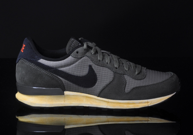 nike-air-solstice-medium-olive-black-cargo-khaki-sail-1 Nike Air Solstice Medium Olive Black Cargo Khaki Sail 1