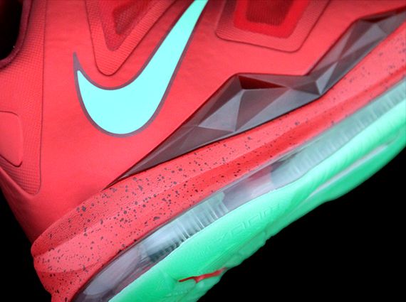 Nike LeBron X "Christmas"