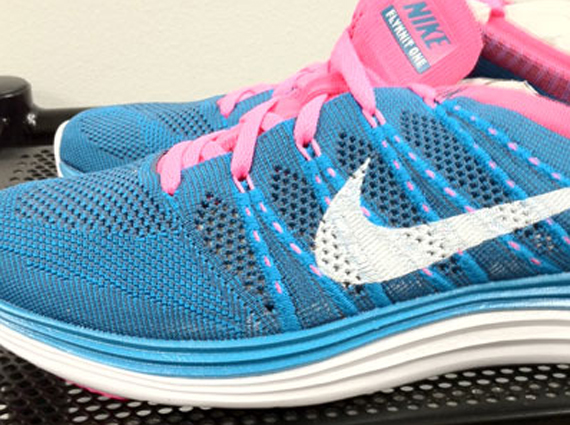 Nike Lunar Flyknit One Blue Pink