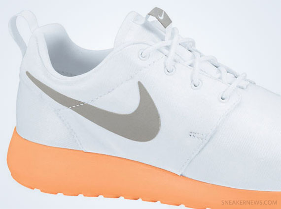 Nike Roshe Run Premium – White – Peach
