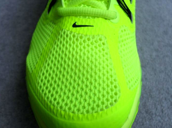 Nike Air Max 2013 Volt 4