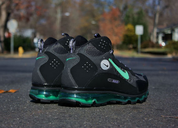 Nike Air Max Terra Sertig Black Medium Violet Stadium Green