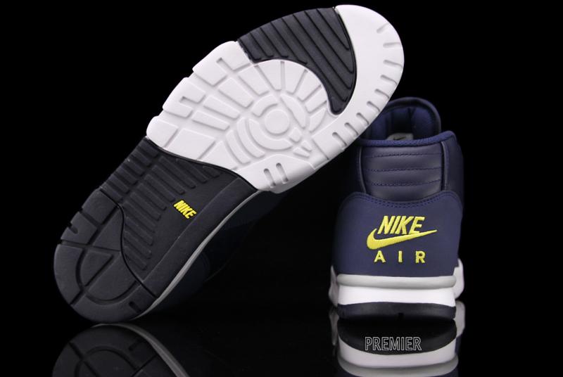 Nike Air Trainer Mid Premium Michigan Available 4