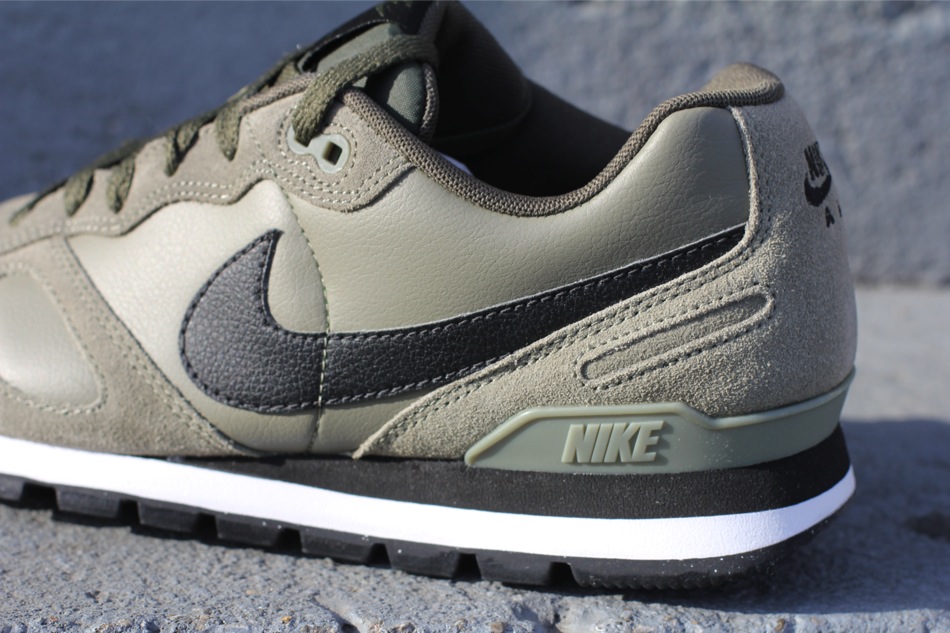 Nike Air Waffle Trainer Le Khaki Olive Black 3