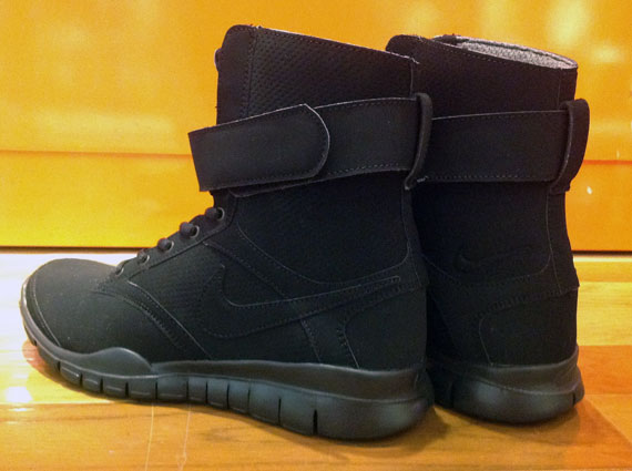 Nike Wmns Combat Tr Leather