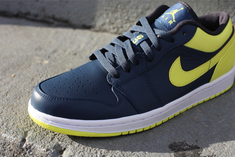 air-jordan-1-low-squadron-blue-3 Air Jordan 1 Low Squadron Blue 3