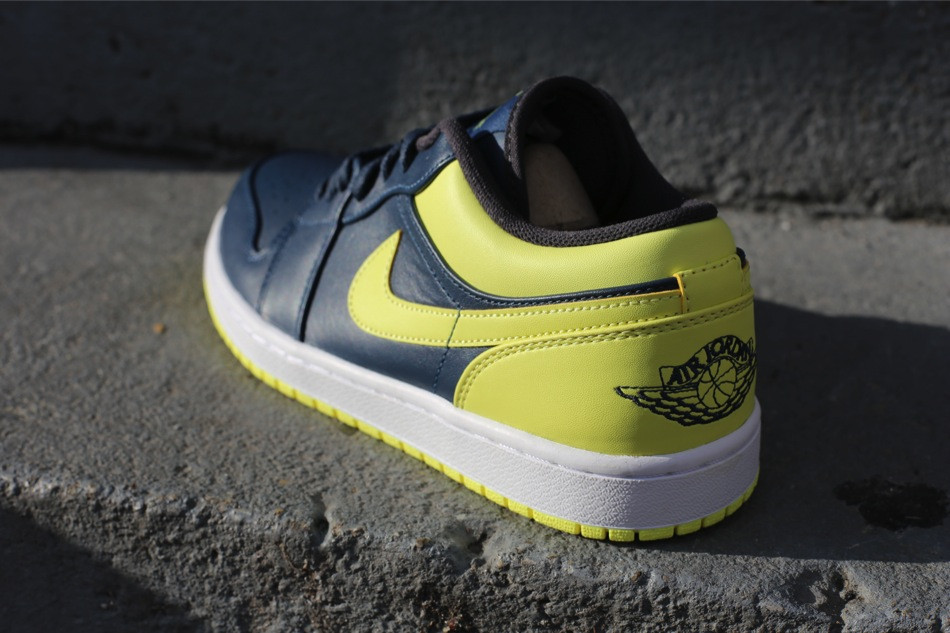 air-jordan-1-low-squadron-blue-4 Air Jordan 1 Low Squadron Blue 4