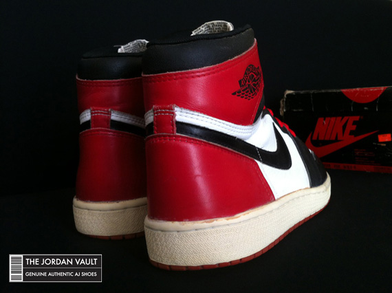 Air Jordan 1 Original Black Toe