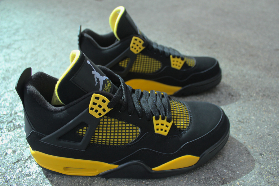 Air Jordan Iv Thunder Arriving At Retailers 1