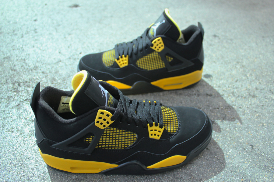 Air Jordan Iv Thunder Arriving At Retailers 2