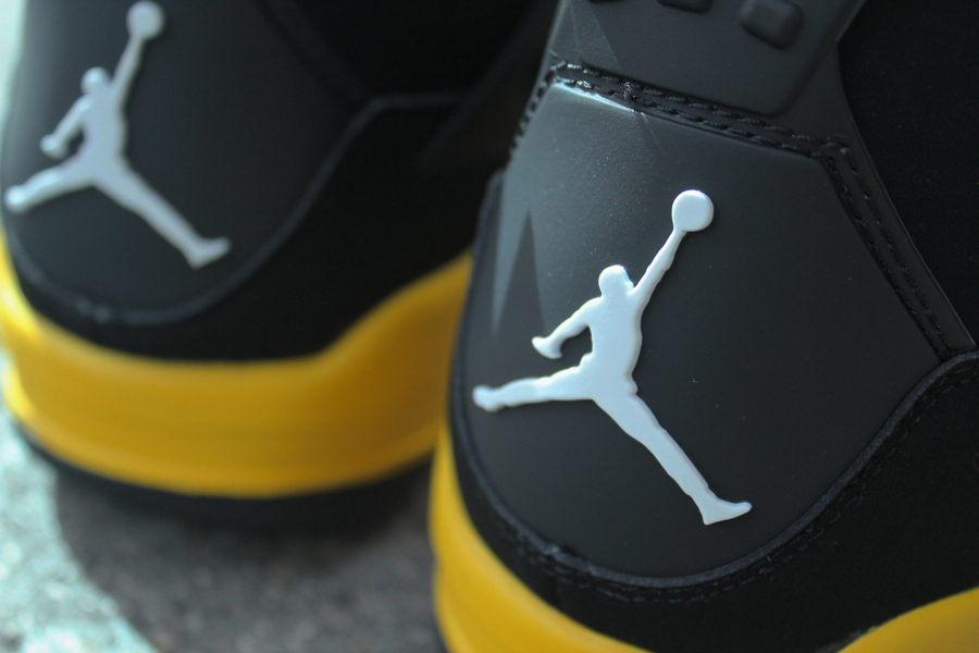 Air Jordan Iv Thunder Arriving At Retailers 4