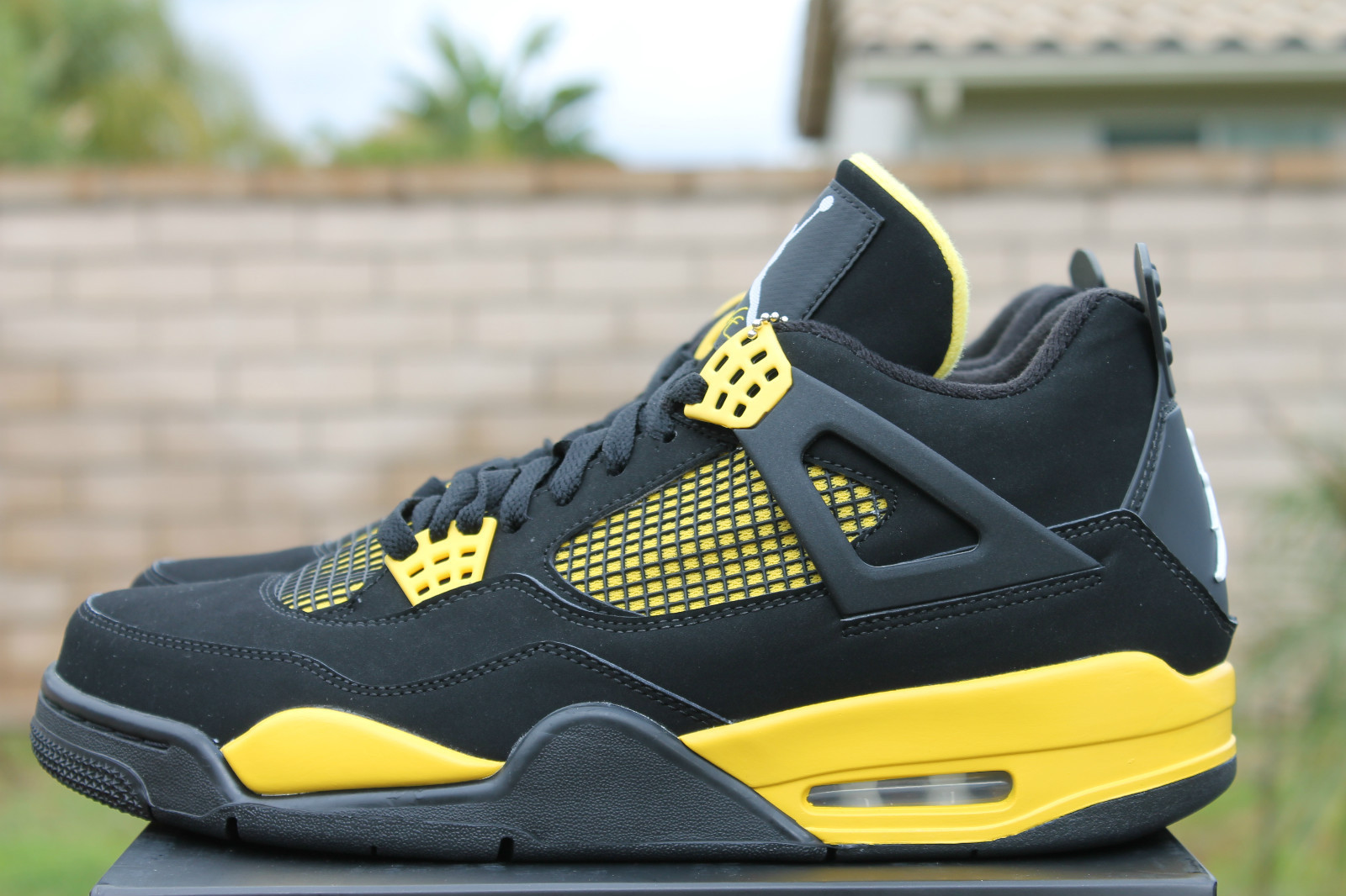 Air Jordan IV "Thunder" Release Reminder