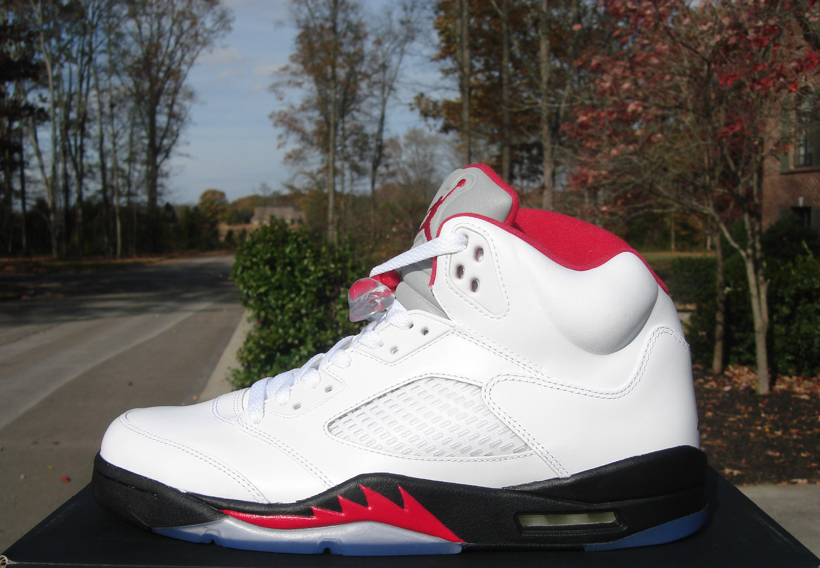 air-jordan-v-white-fire-red-black-available-on-ebay-03 Air Jordan V White Fire Red Black Available On Ebay 03