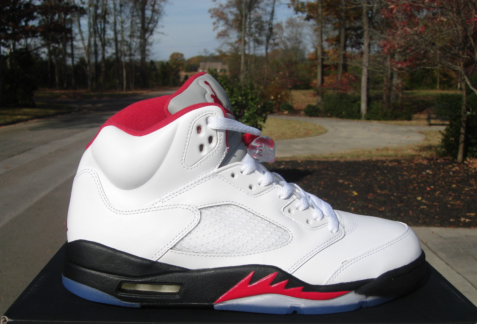 air-jordan-v-white-fire-red-black-available-on-ebay-04 Air Jordan V White Fire Red Black Available On Ebay 04