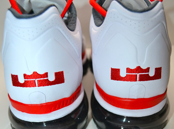 pómulo Incesante corazón perdido Nike Air Max 2011 - LeBron James White/Red PE - SneakerNews.com