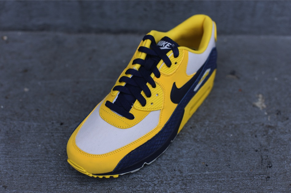 Nike Air Max 90 Premium Snake Vivid Sulfur Obsidian Light Bone 2